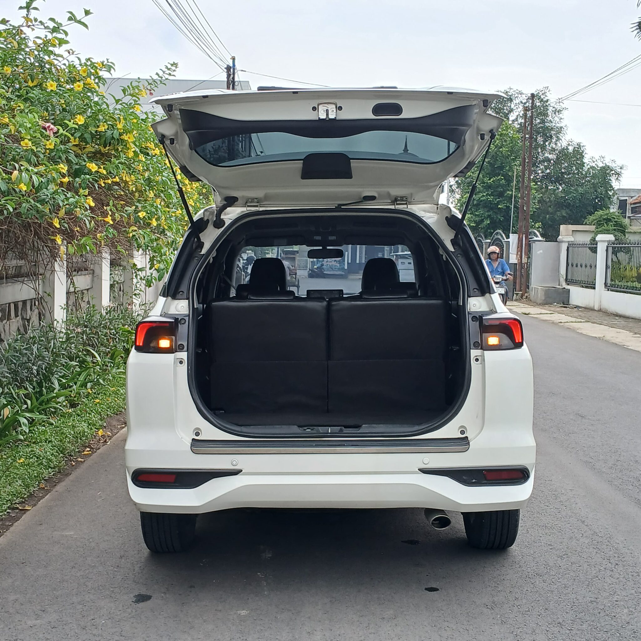 Daihatsu Xenia 1.3 R CVT Tahun 2022 Bekas