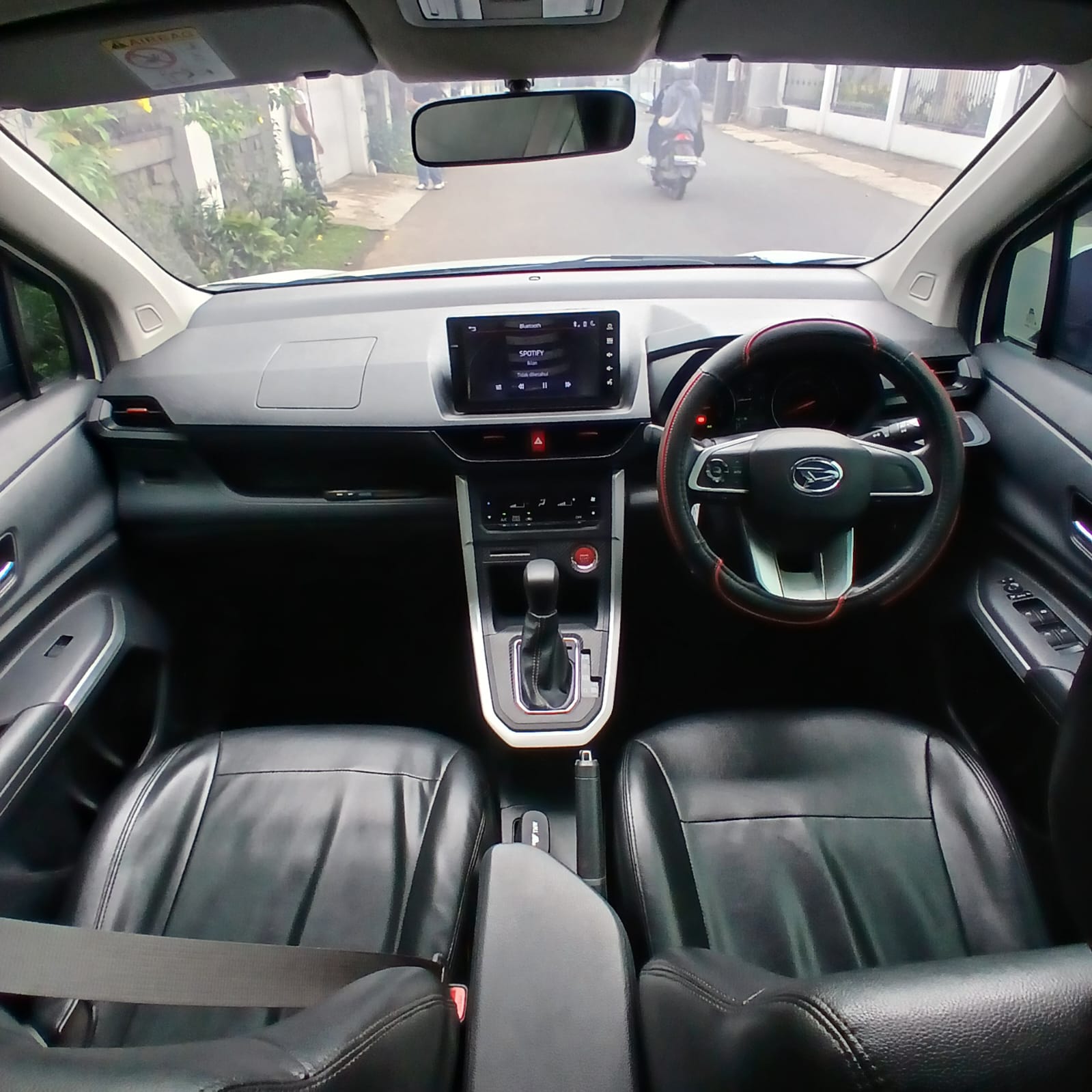 Daihatsu Xenia 1.3 R CVT Tahun 2022 Bekas