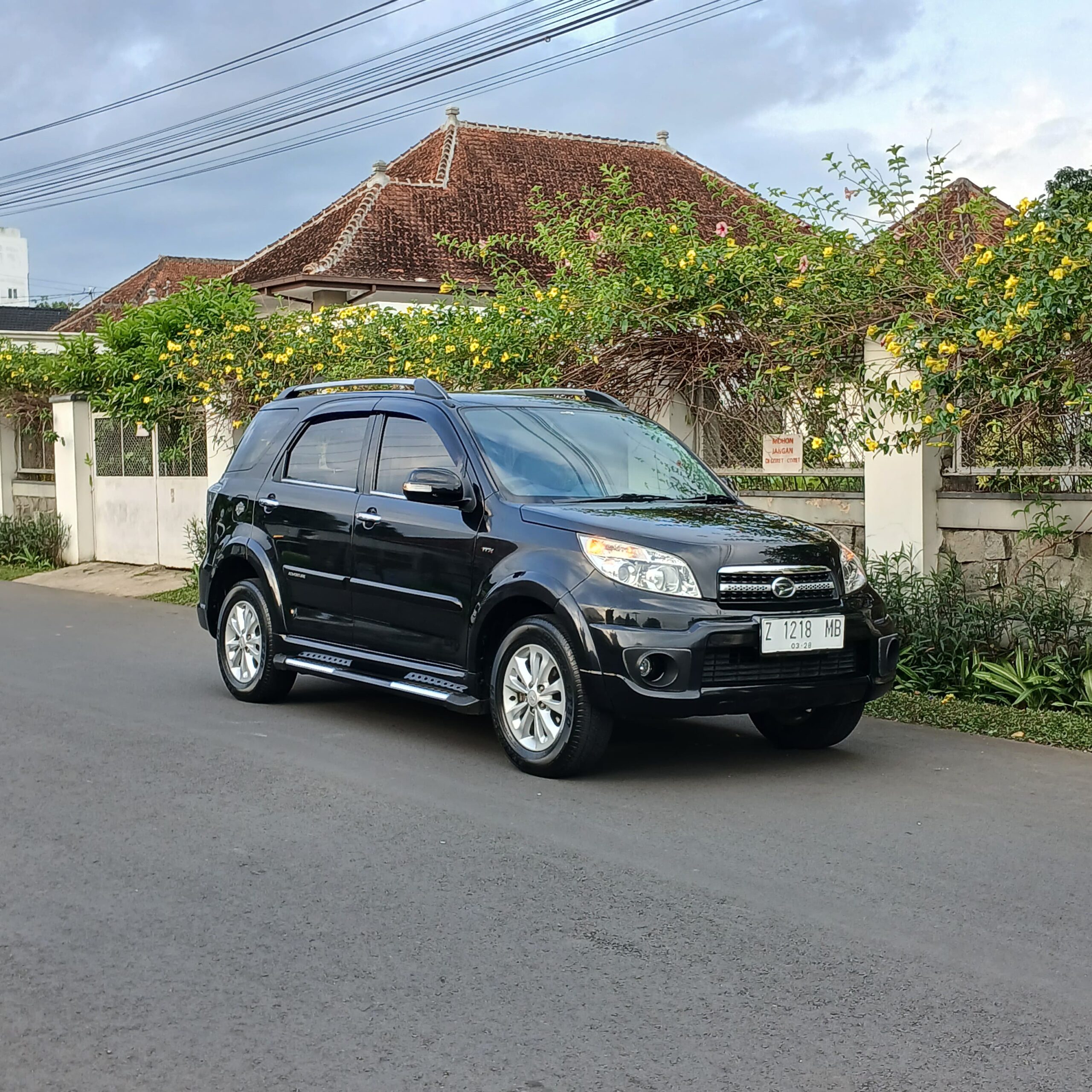 Daihatsu Terios 2013, Terios F700RG, SUV bekas murah, Terios TS manual, mobil tinggi irit, SUV 7 seater murah, mobil bekas Purwokerto, jual Terios 2013, Auto 77 Purwokerto, Terios keluarga